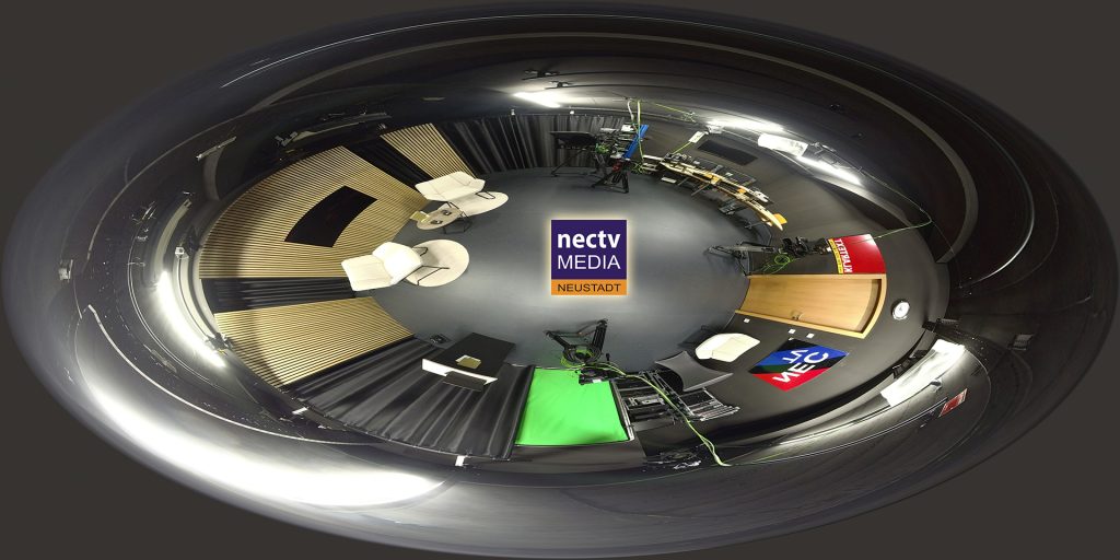 Rundumblick des Fernsehstudios von oben.